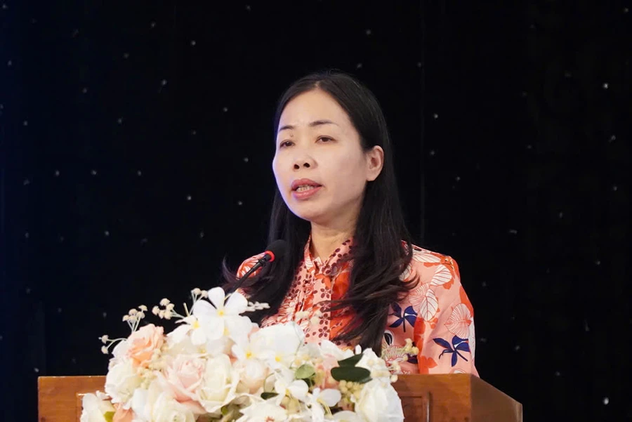 Phó Cục trưởng Cục Bổ trợ tư pháp Đặng Kim Hoa phát biểu tại buổi hội thảo. Ảnh: VŨ HỘI