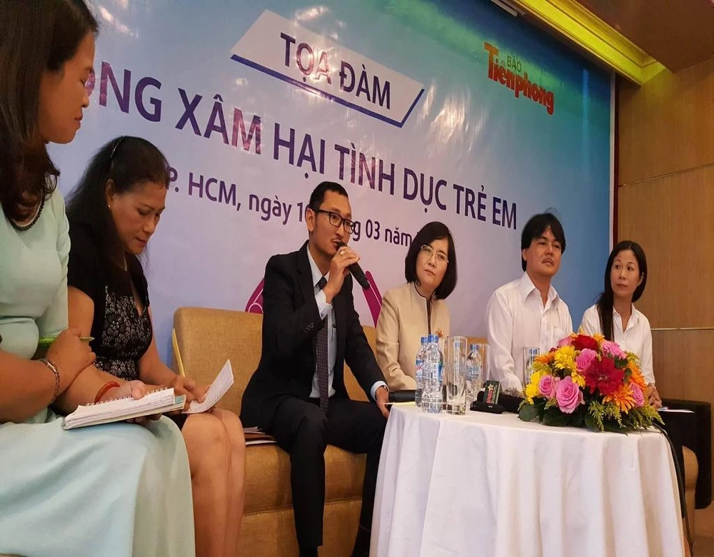 Luật sư Lê Ngọc Luân và các chuyên gia tại hội thảo