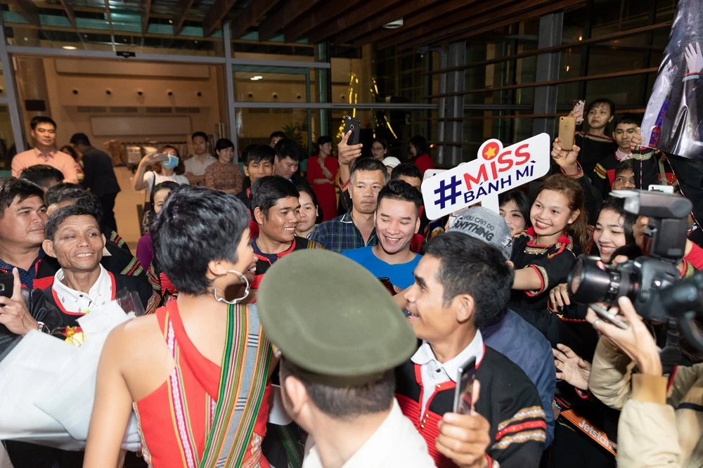 H’Hen Niê: Từ Hoa hậu Bánh mì đến Hoa hậu Cà phê ảnh 4