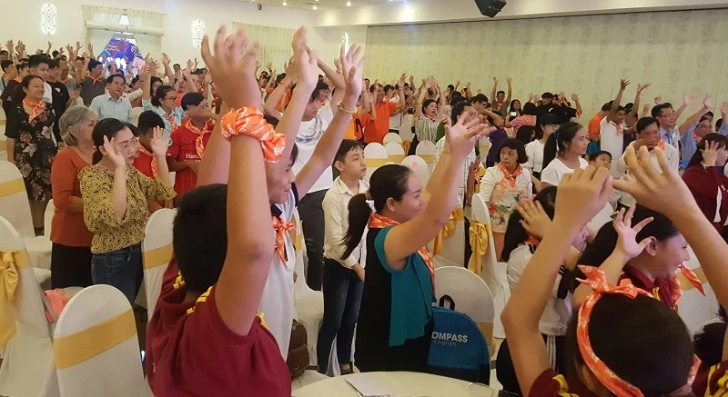 Cha và con trai tham gia ngăn ngừa bạo lực trong gia đình ảnh 1