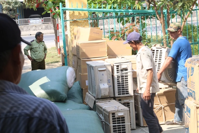 Bắt xe chở vải và bình nóng lạnh không giấy tờ ảnh 2