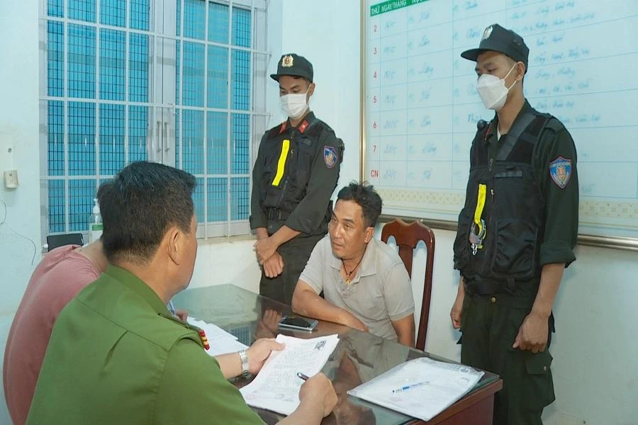 Thưởng bị bắt giữ sau nhiều năm trốn truy nã. Ảnh AĐ