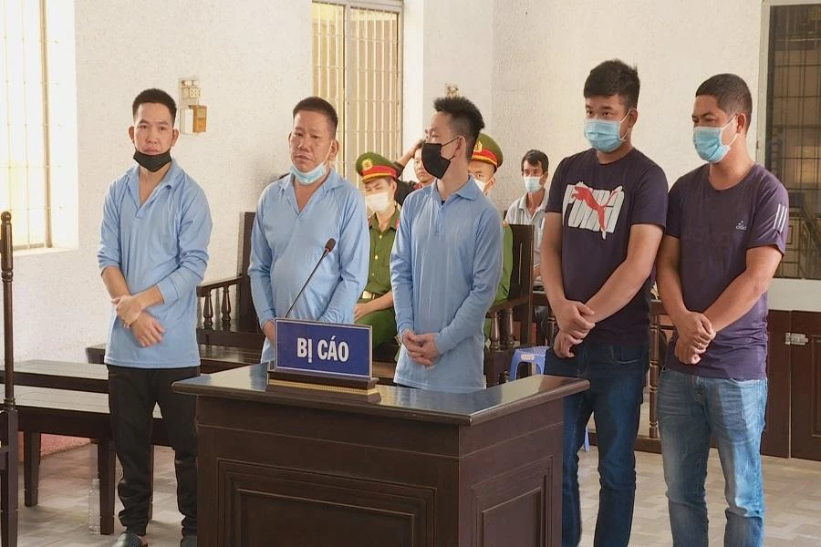 Các bị cáo tại tòa. Ảnh: AĐ