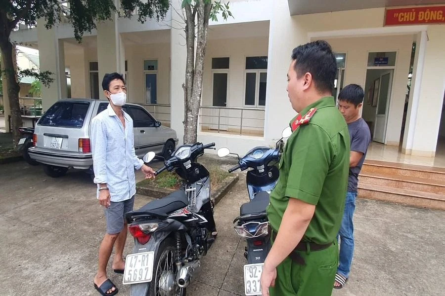 Long tại cơ quan điều tra. Ảnh: AĐ Long tại cơ quan điều tra. Ảnh: AĐ