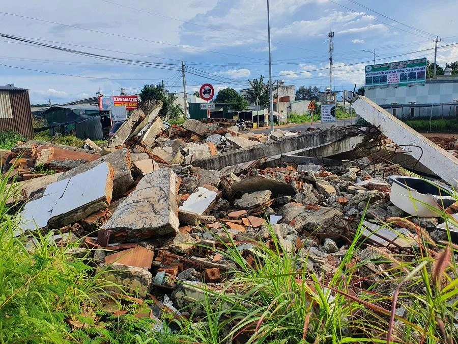 Lãnh đạo UBND phường Ea Tam cho rằng việc cưỡng chế tháo dỡ như trên là không sai. Ảnh QN