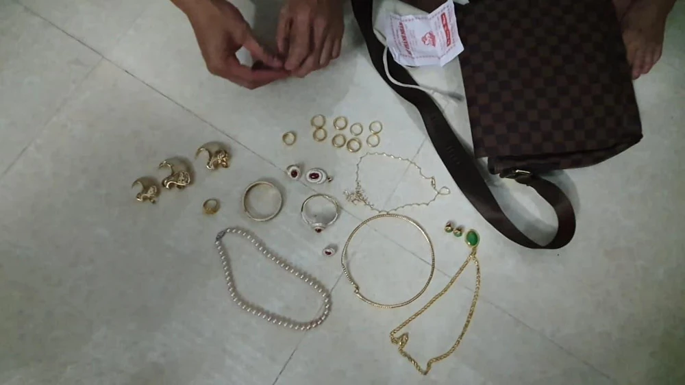 Trung trốn vào tủ quần áo nhiều giờ đợi chủ nhà đi vắng để trộm tài sản. Ảnh: A.Đ