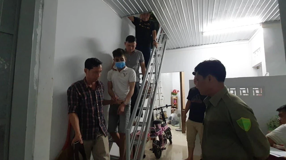 Trung bị bắt sau khi trộm tài sản.Ảnh: A.Đ