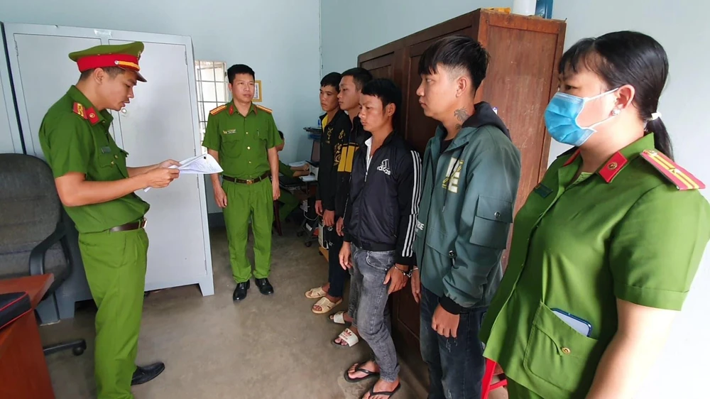 Công an khởi tố bốn thanh niên về tội giết người. Ảnh AĐ