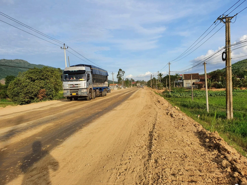 Quốc lộ 19 đoạn qua tỉnh Bình Định dài hơn 33 km, điểm đầu ở thị xã An Nhơn, điểm cuối ở đèo An Khê (huyện Tây Sơn). Ảnh QN