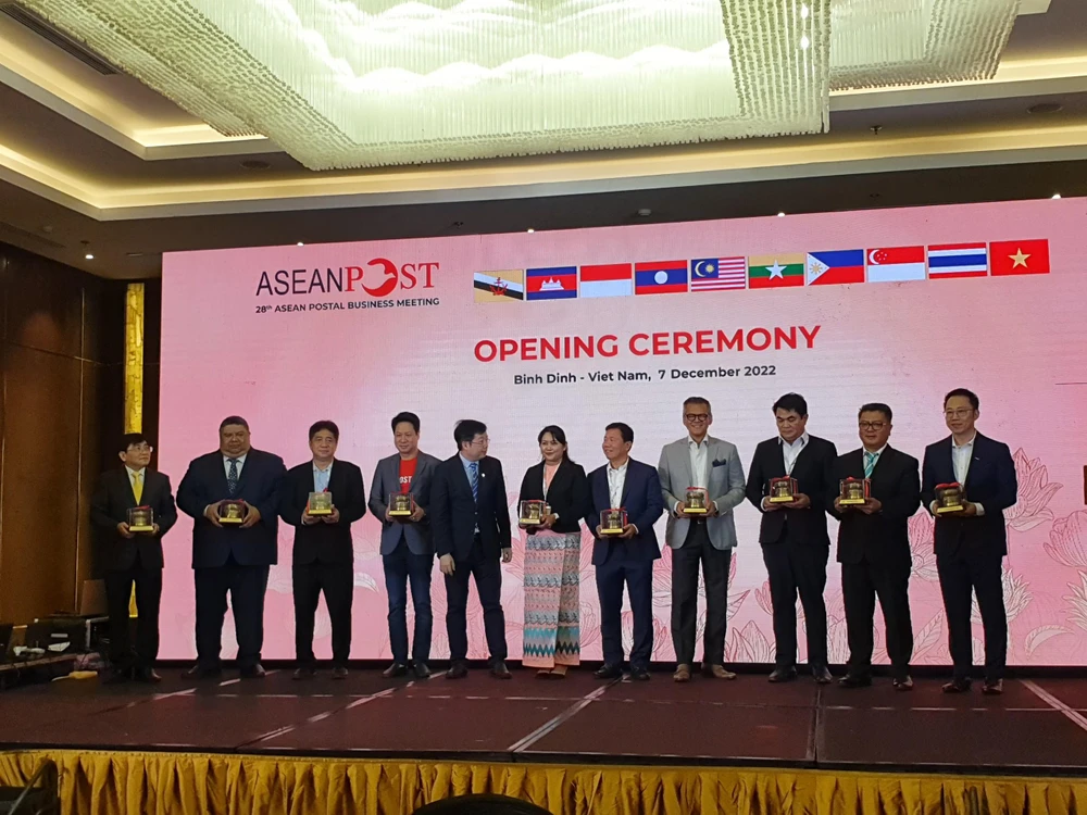 10 quốc gia tham gia hội nghi bưu chính tại Bình Định. Ảnh QN