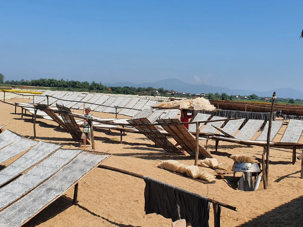 Làng nghề nhộn nhịp trong những ngày giáp Tết Nguyên đán 2023. Ảnh QN