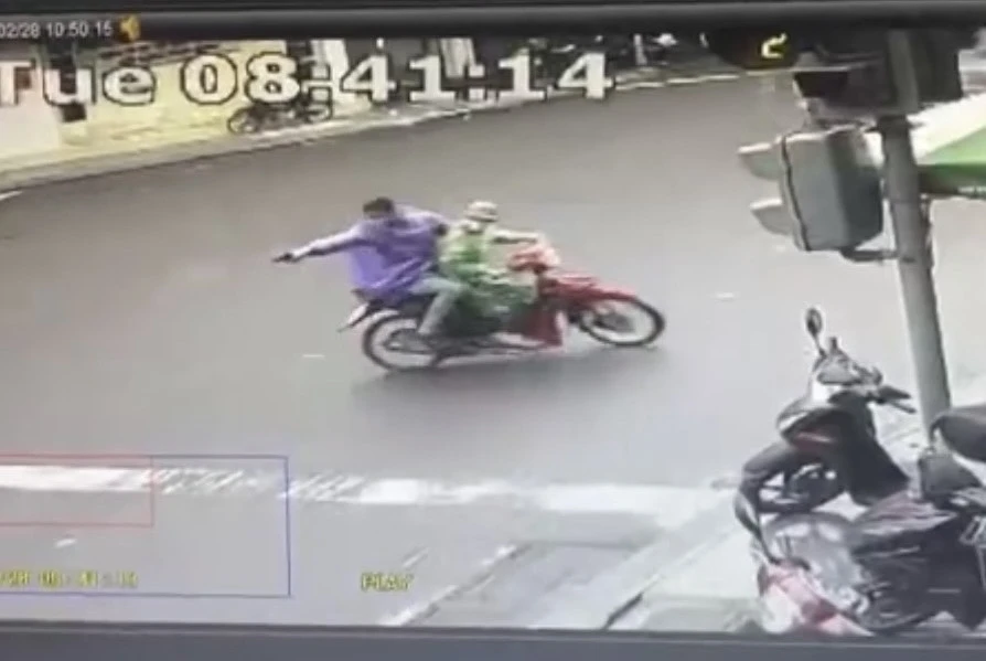 Công an đã khởi tố ba bị can trong vụ việc về tội gây rối trật tự công cộng. Ảnh cắt từ clip.