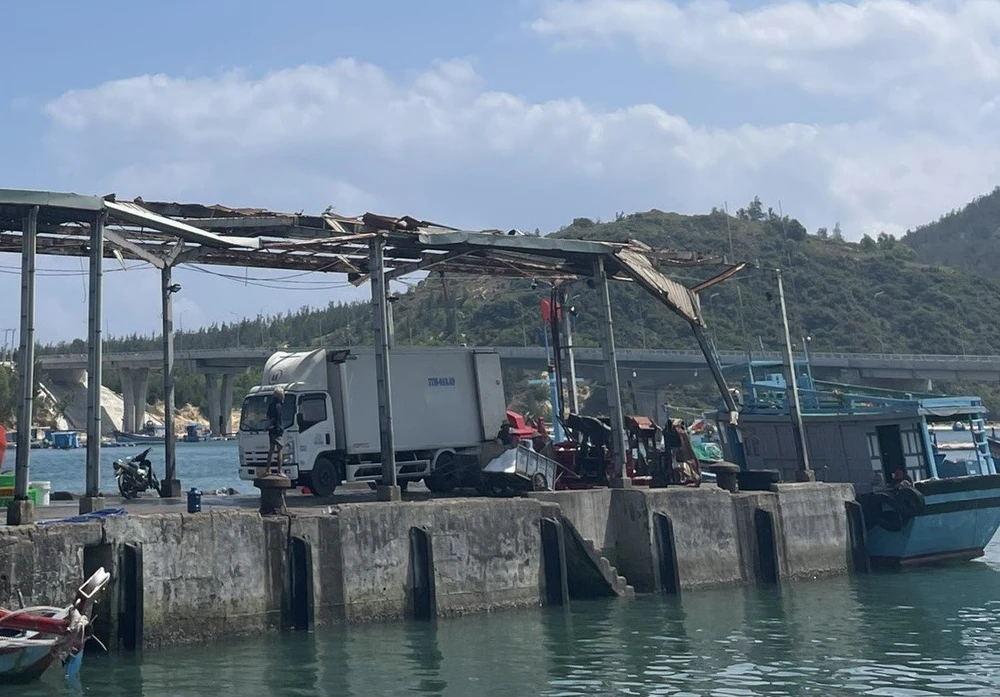 Nhiều hạng mục đã hư hỏng, xuống cấp. Ảnh: NQ