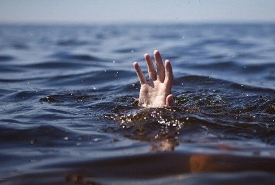 Một người bị đuối nước khi tắm biển. Ảnh minh hoạ