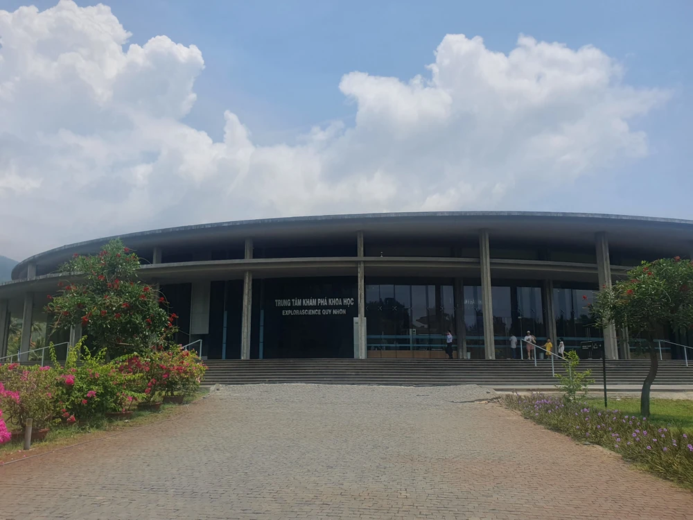 Toà nhà Trung tâm Khám phá khoa học và đổi mới sáng tạo Bình Định được đầu tư giai đoạn 1 với kinh phí 195 tỉ đồng. Ảnh QN