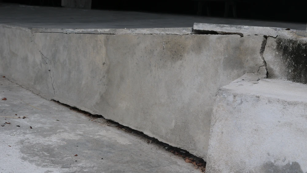 Điều đáng nói là, mới chỉ hơn một năm đưa vào sử dụng chính thức, chủ đầu tư phải xin sửa chữa, bảo dưỡng. Ảnh QN