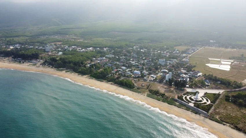 Một góc biển Lộ Diêu, nơi dự kiến xây dựng nhà máy gang thép Long Sơn. Ảnh: QN