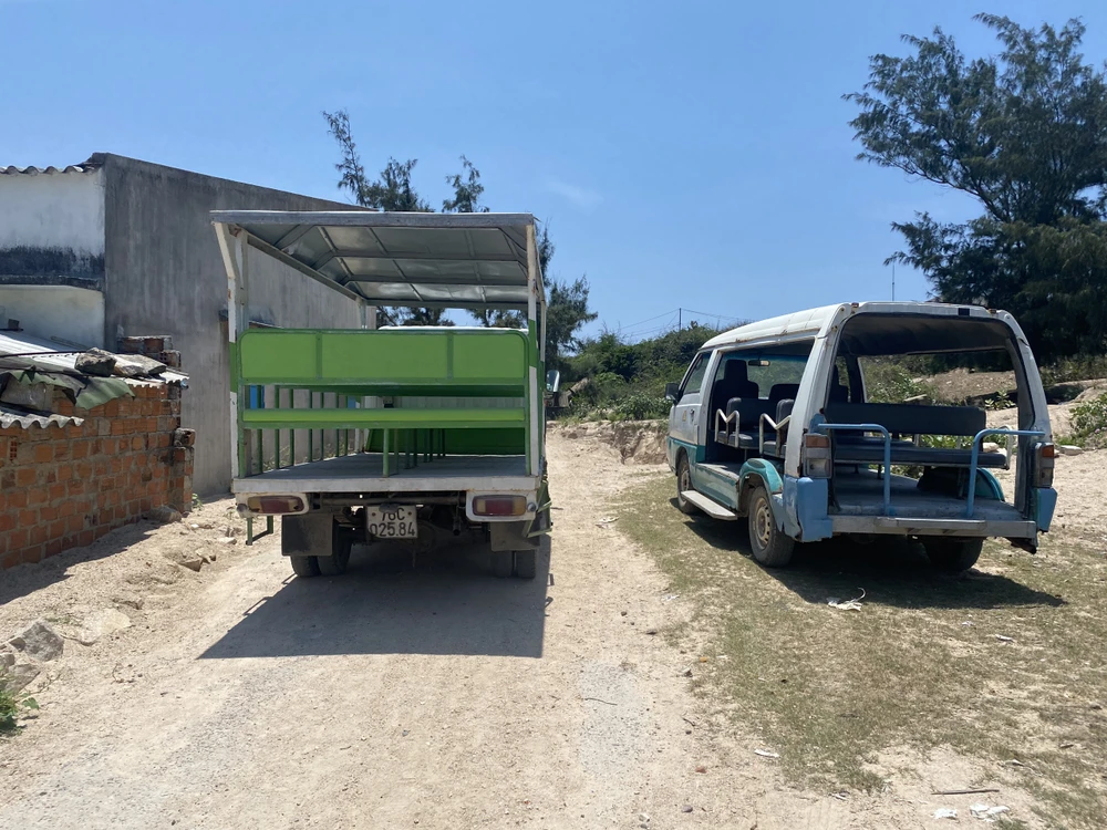 Sở GTVT đề nghị chính quyền địa phương xử lý nghiêm đối với việc độ chế ô tô cũ để chở khách du lịch. Ảnh: QN Sở GTVT đề nghị chính quyền địa phương xử lý nghiêm đối với việc độ chế ô tô cũ để chở khách du lịch. Ảnh: QN