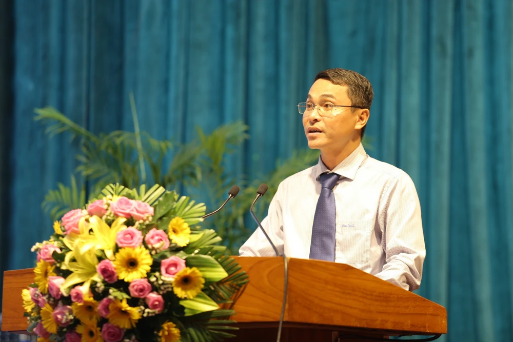 Ông Tô Hiếu Trung, Phó Giám đốc Sở KH&amp;ĐT tỉnh, nêu những tiềm năng thu hút đầu tư vào Bình Định. Ảnh: QN