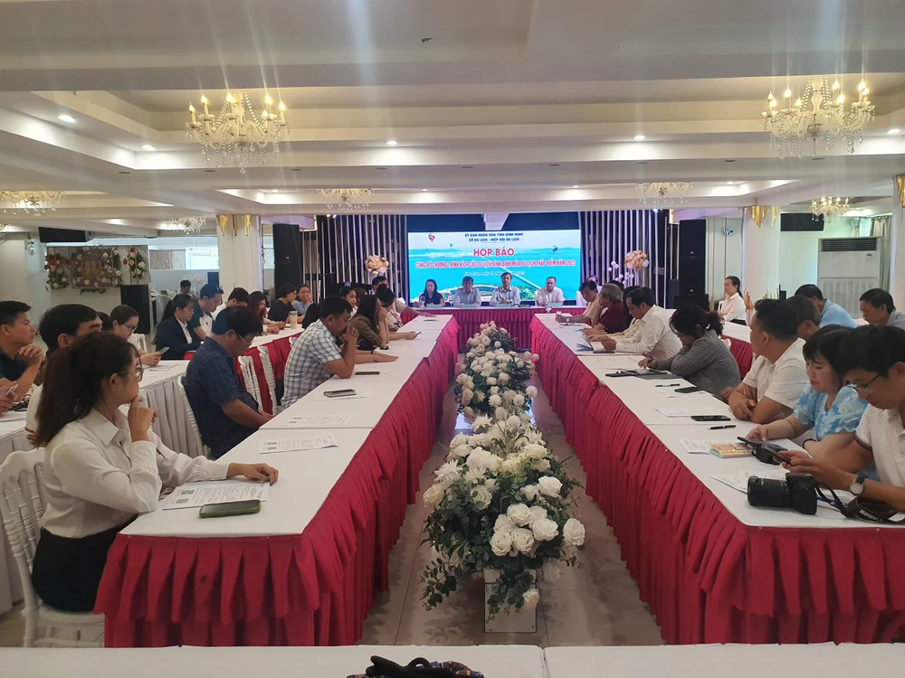 Sở Du lịch Bình Định công bố các chương trình nhằm kích cầu du lịch mùa thấp điểm. Ảnh QN