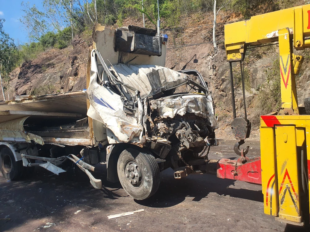 Vụ tai nạn trên Quốc lộ 1D qua địa phận TP Quy Nhơn sáng 26-8 khiến một người tử vong. Ảnh TQ