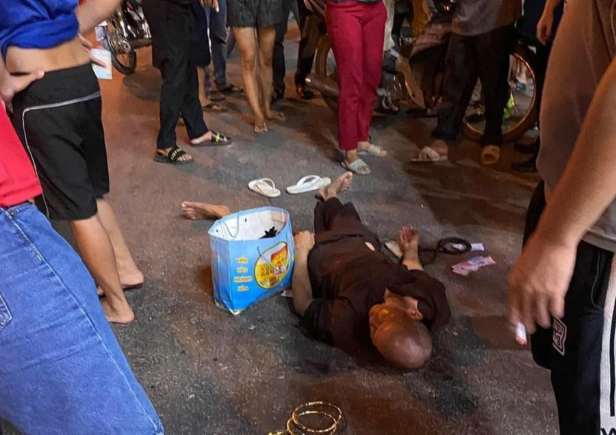 Sỹ bị người dân và lực lượng chức năng bắt giữ. Ảnh: DX