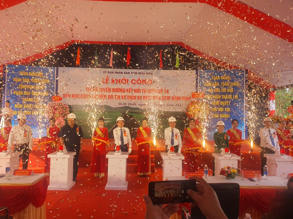 Dự án đường đường kết nối từ quốc lộ 19 đến khu công nghiệp Becamex Vsip Bình Định hứa hẹn tạo động lực thúc đẩy kinh tế. Ảnh QN