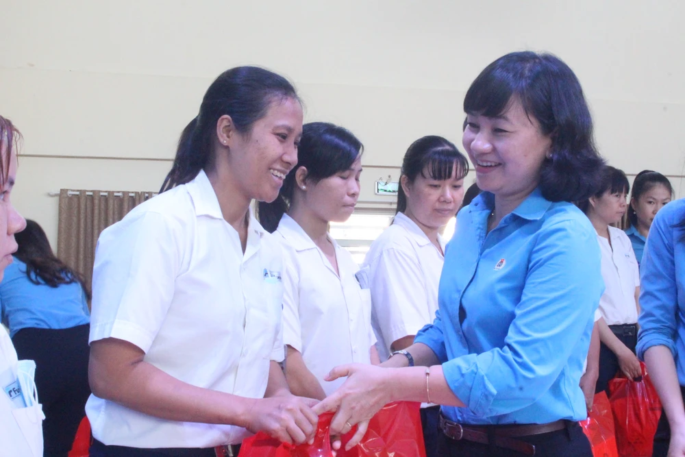 Chi 130 tỷ đồng hỗ trợ công nhân ăn Tết ảnh 4