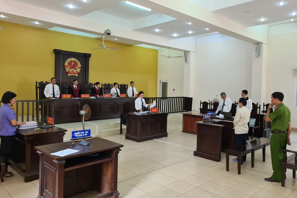 Hot girl Bình Dương huy động 150 tỉ bị đề nghị án chung thân ảnh 2