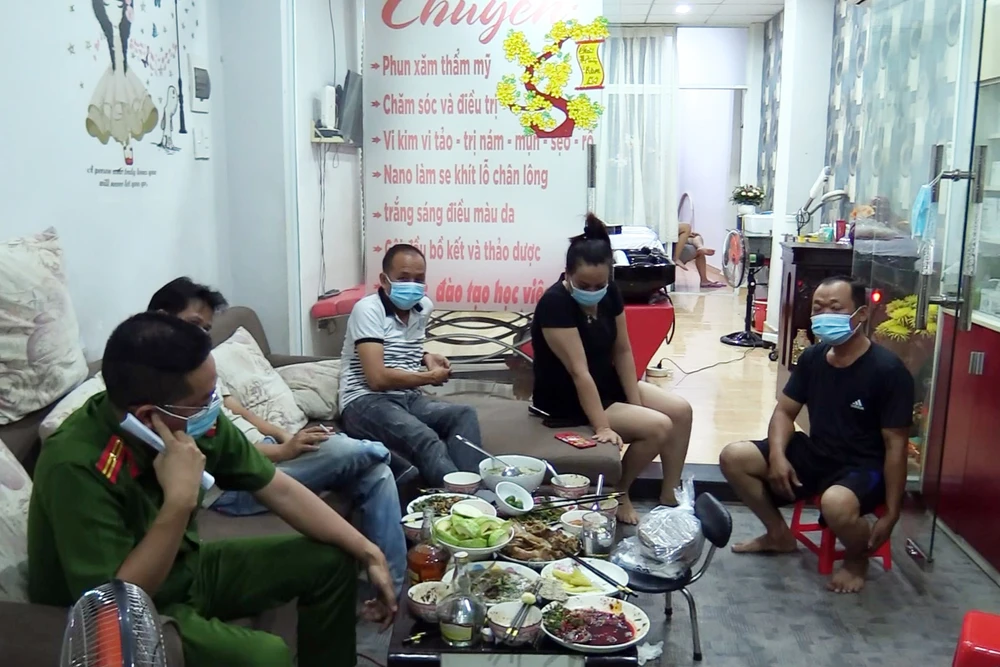 Kẻ giả công an ở Bình Dương lừa được khoảng 27 tỉ đồng ảnh 2