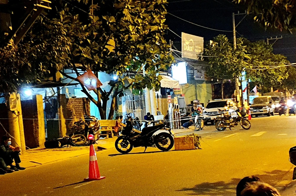 Hiện trường vụ hỗn chiến khiến một nam thanh niên tử vong. Ảnh: LA