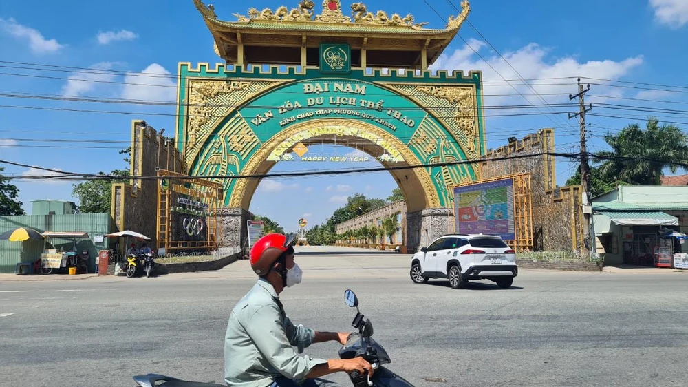 Khu du lịch Đại Nam nơi bà Nguyễn Phương Hằng tổ chức đua ngựa, đua chó gắn tên người. Ảnh: PHƯƠNG PHƯƠNG Khu du lịch Đại Nam nơi bà Nguyễn Phương Hằng tổ chức đua ngựa, đua chó gắn tên người. Ảnh: PHƯƠNG PHƯƠNG