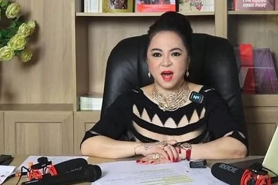 Bà Nguyễn Phương Hằng liên tục livestream chửi rủa, nhục mạ nhiều tổ chức và cá nhân. Ảnh: Cắt từ Facebook