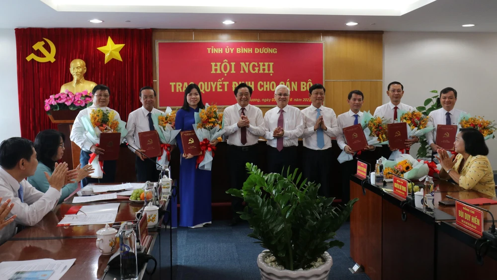 Nhiều vị trí lãnh đạo quan trọng tại các địa phương được bổ nhiệm. Ảnh: BD Nhiều vị trí lãnh đạo quan trọng tại các địa phương được bổ nhiệm. Ảnh: BD