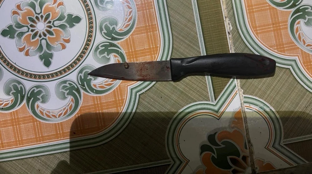 Con dao Trung dùng để đâm chết nạn nhân vì ghen tuông. Ảnh: TQ