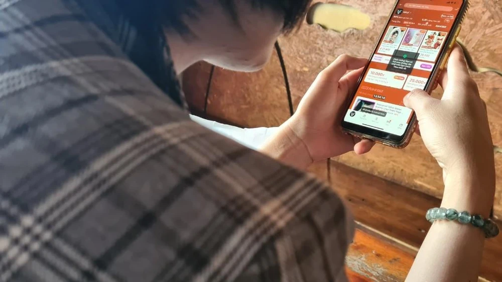 Rất may chị H đã kịp tỉnh táo để không bị lừa số tiền lớn. Ảnh: LA