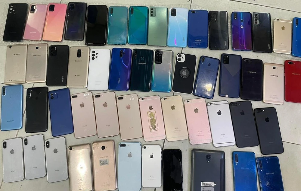 Số điện thoại cơ quan công an thu giữ được tại thời điểm bắt giữ băng trộm. Ảnh: CACC