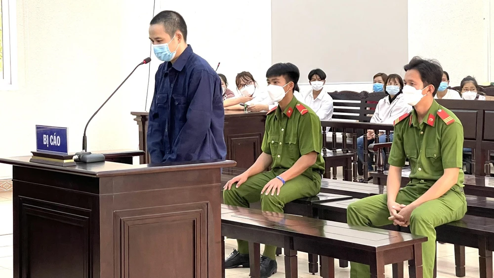 Vì nợ nần, Hùng đã đánh liều đi cướp ngân hàng. Ảnh: LA