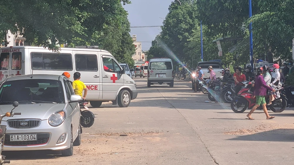 Hiện thi thể các nạn nhân được bàn giao cho người nhà đưa về quê mai táng. Ảnh: LÊ ÁNH