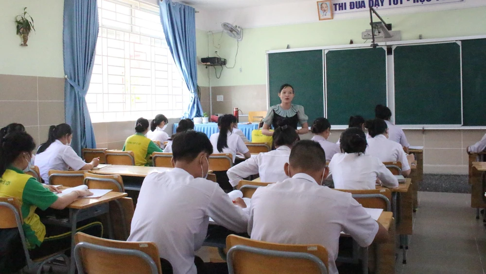 Giáo viên ngày một nghỉ việc nhiều vì lương thấp. Ảnh: LA Giáo viên ngày một nghỉ việc nhiều vì lương thấp. Ảnh: LA