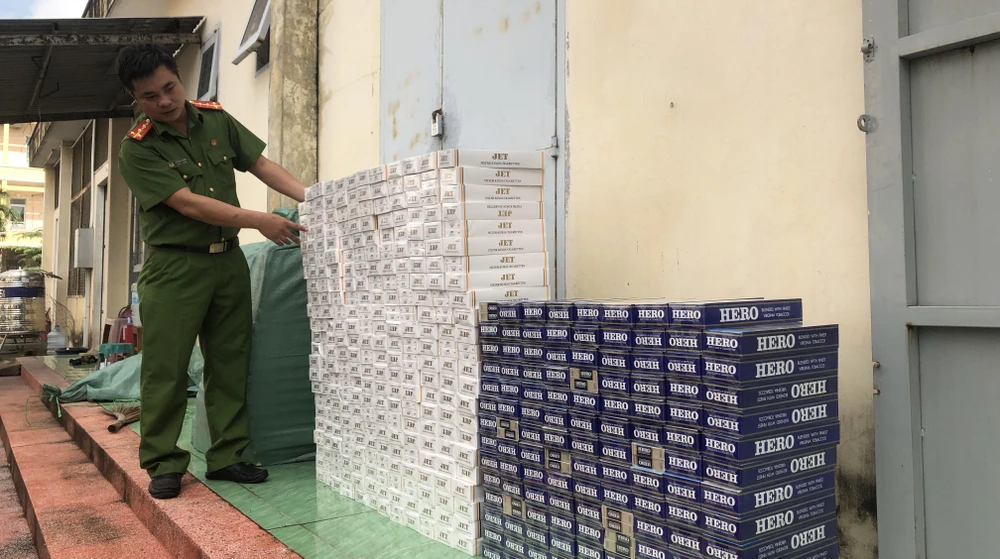 Số thuốc lá nhập lậu bị cơ quan công an thu giữ. Ảnh: LA