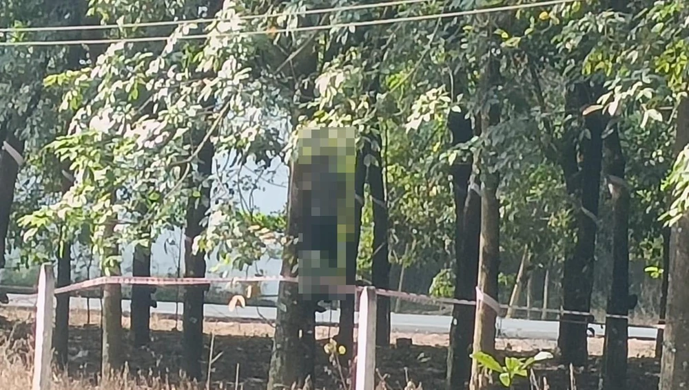 Người dân nghi ngờ người đàn ông tự tử vào đêm hôm trước. Ảnh: NDCC