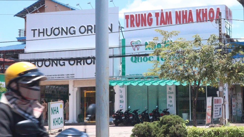 Một trong các cơ sở nha khoa bị xử phạt. Ảnh: TT