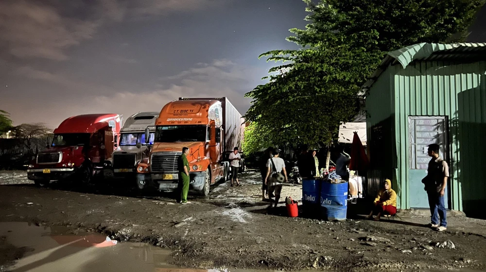 Bãi xe container nơi các con bạc sát phạt nhau. Ảnh: TQ