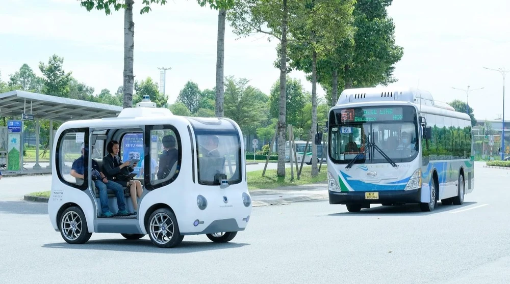 Xe không người lái có hệ thống cảm biến siêu nhạy, cảnh báo va chạm và điều chỉnh vận tốc. Ảnh: MX