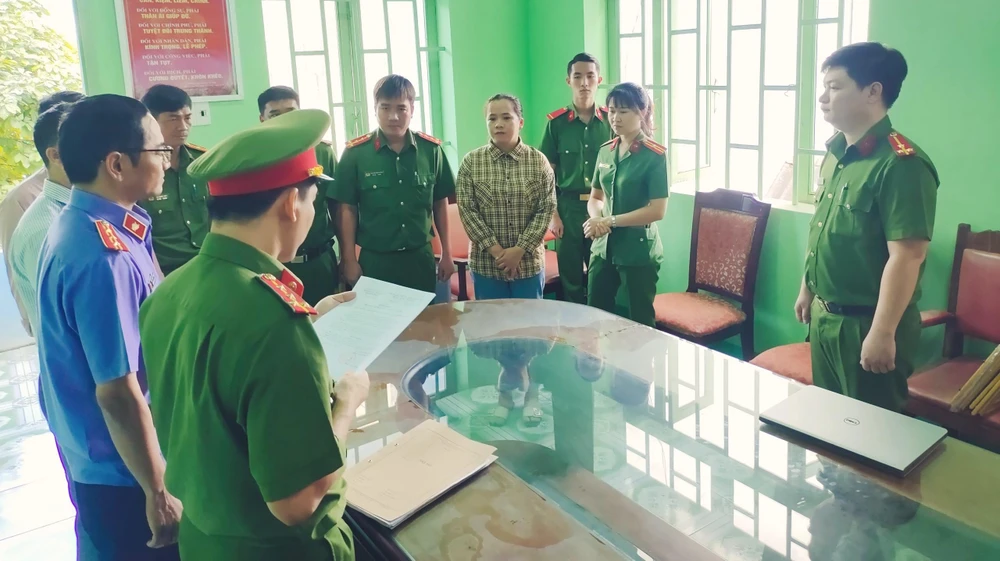 Cơ quan điều tra khám xét nơi ở và nơi làm việc của bà Hiệp. Ảnh: CACC