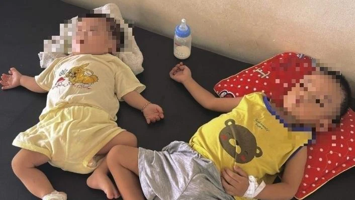 Hai bé trai bị bỏ rơi sức khỏe không được tốt. Ảnh: Người dân cung cấp