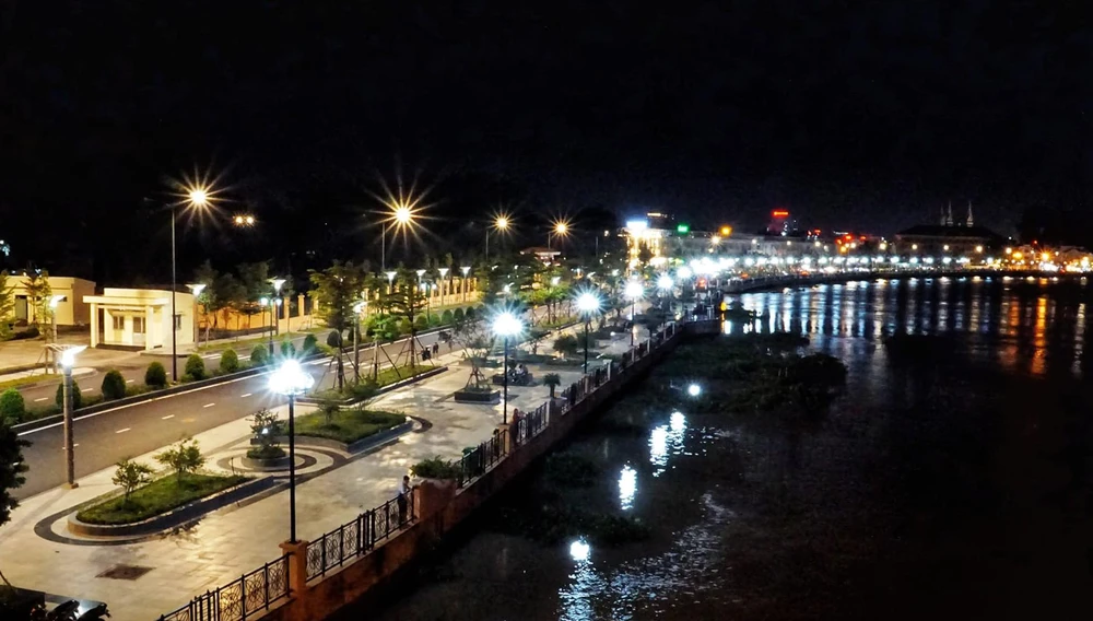 Đây là tuyến đường được đánh giá là đẹp nhất, mặc dù ngắn nhưng số vốn đầu tư lớn. Ảnh: HT