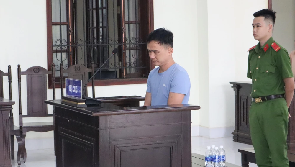 Chém hàng xóm trọng thương, người đàn ông lãnh án. Ảnh: LA