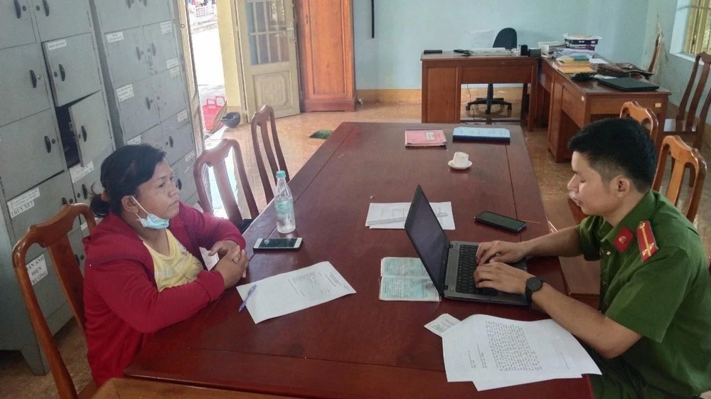 Hằng bị bắt sau 10 năm bỏ trốn. Ảnh: CACC